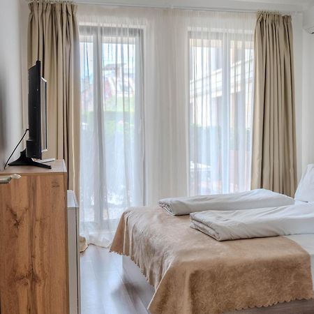 וארנה Apartment In Evargreen Complex With Terrace מראה חיצוני תמונה