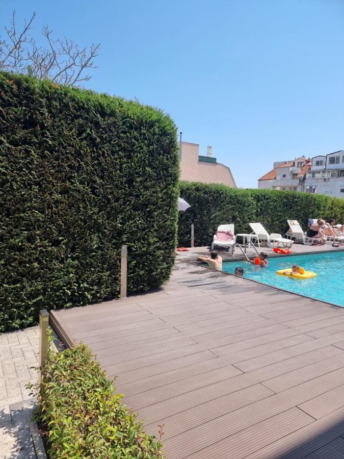 וארנה Apartment In Evargreen Complex With Terrace מראה חיצוני תמונה
