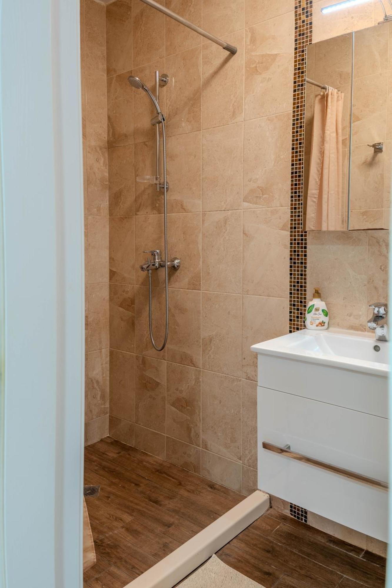 וארנה Apartment In Evargreen Complex With Terrace מראה חיצוני תמונה